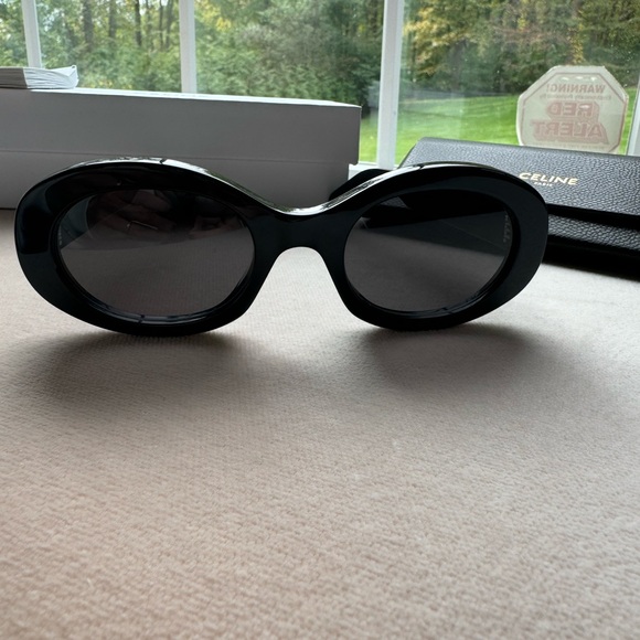 CELINE Triomphe oval-frame acetate sunglasses - Black - Picture 8 of 10